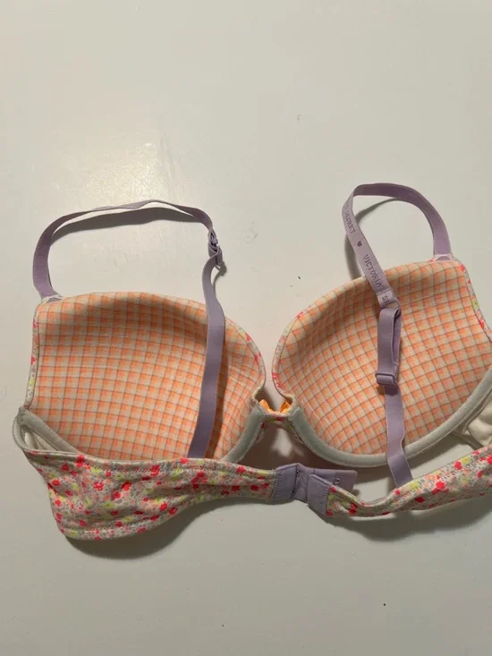 VS Plunge Bra. 38B - Picture 5 of 12